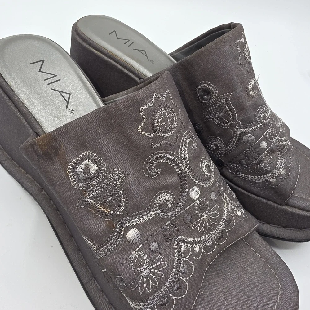 Vintage Y2K MIA Cora Platform Chunky Slide Sandals Shoes Embroidered Gray SZ 8.5